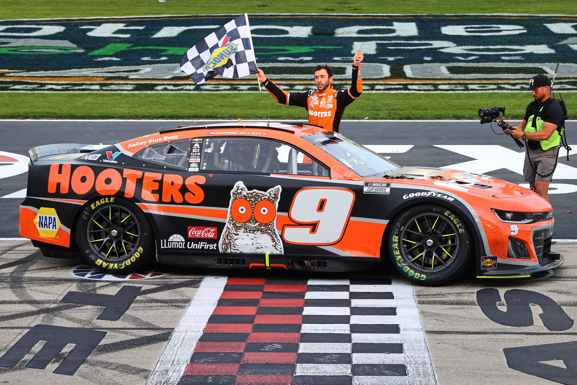 Elliott & Camaro Take Texas | CamaroStoreOnline.com