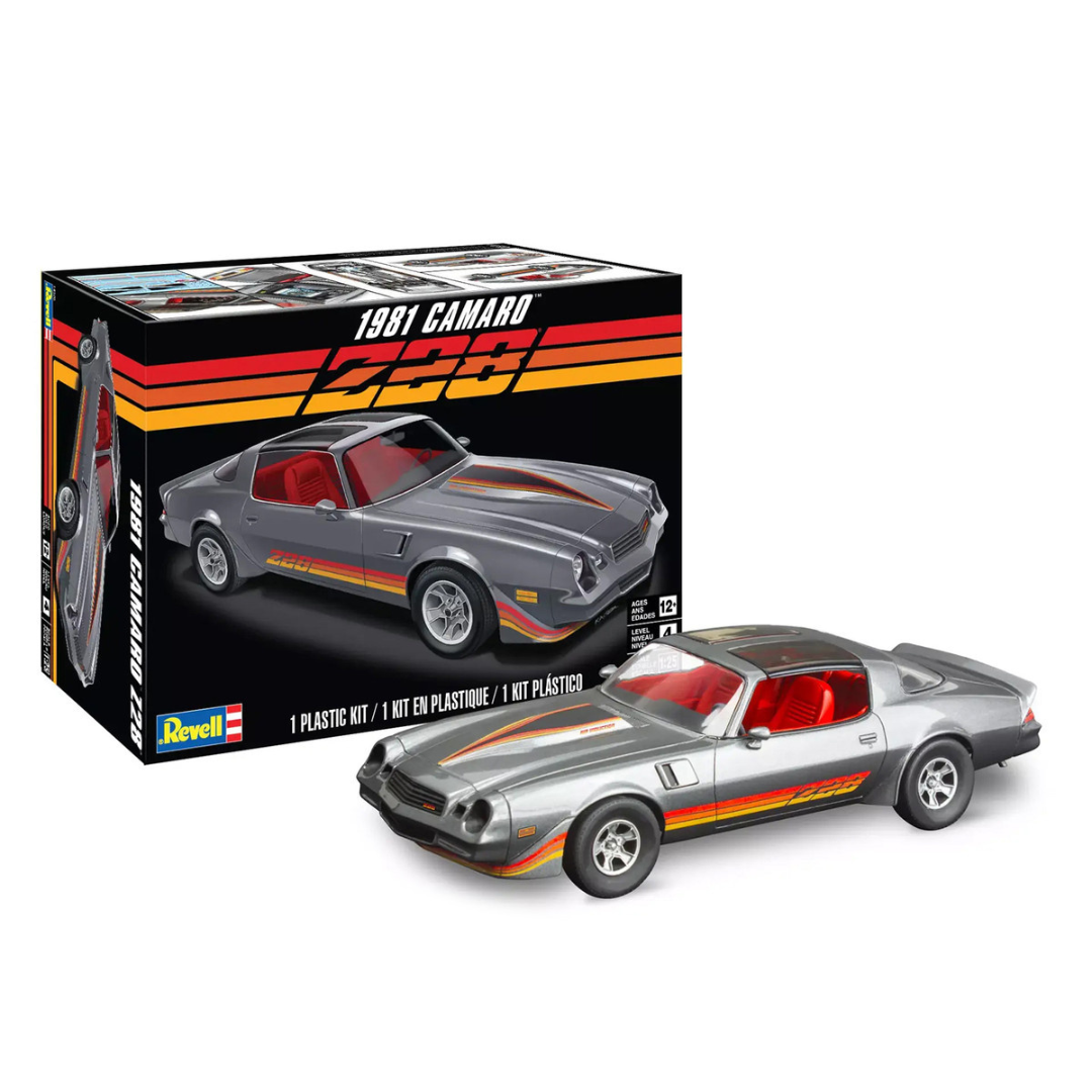 Level 4 Model Kit 1981 Chevrolet Camaro Z/28 1/25 Scale Model